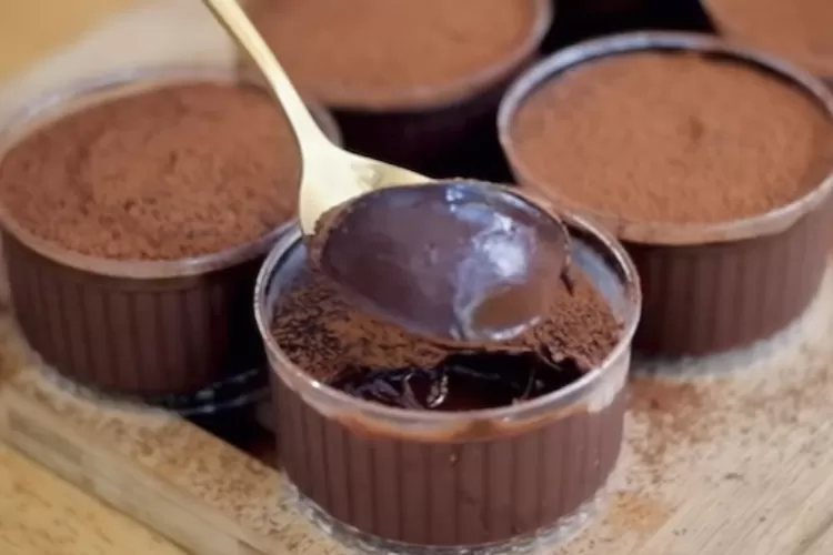 Dessert coklat lumer untuk buka puasa Ramadhan 2023 (tangkap layar YouTube Lis Achmady)