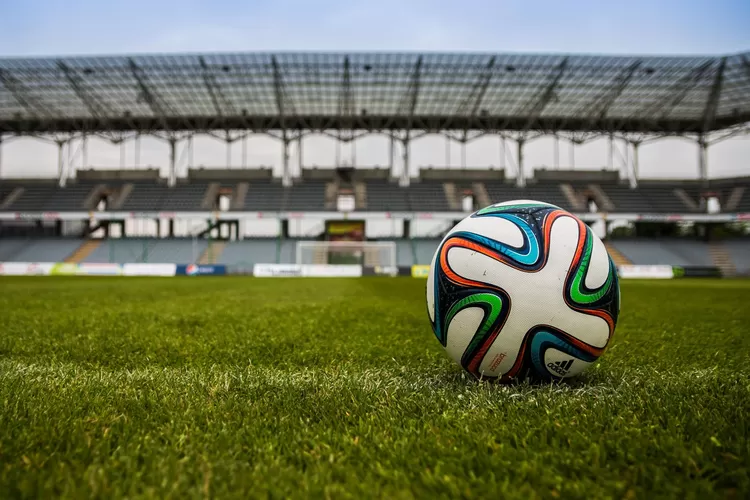 Ilustrasi lapangan sepak bola. Prediksi Skor Andorra vs Bulgaria di Kualifikasi EURO 9 September 2023 : Kedua Tim Incar Poin Penuh (Pixels)