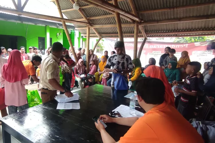 Sebanyak 180 paket sembako telah didistribusikan kepada Keluarga Rawan Stunting (KRS) di Kelurahan Jatirangga, Kecamatan Jatisampurna, Kota Bekasi, pada Senin (23/10/2023). (FOTO: Dharma/Suarakarya.id)