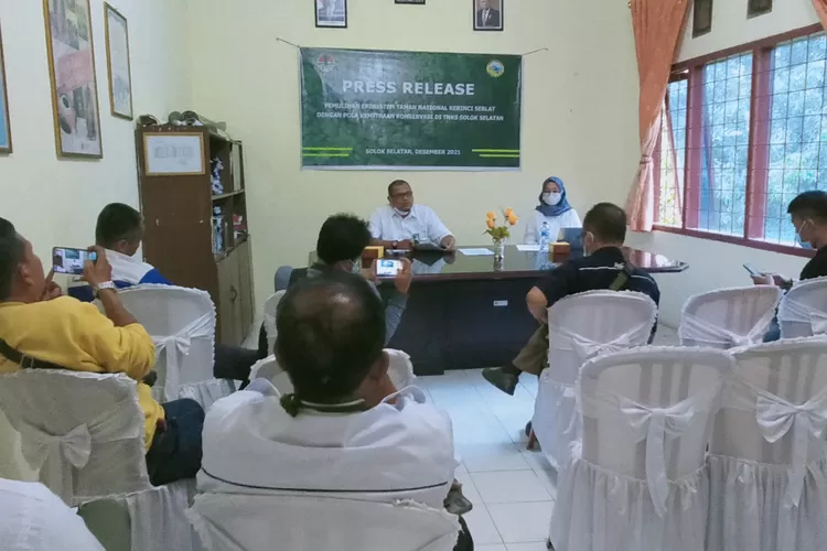 SPTN IV  TNKS saat konferensi pers di Padang Aro (Jefli)