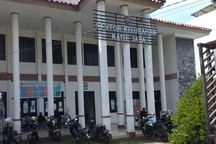 Gedung Kantor Kelurahan Ratujaya, Kecamatan Cipayung. (Andika Eka Maulana/Radar Depok)