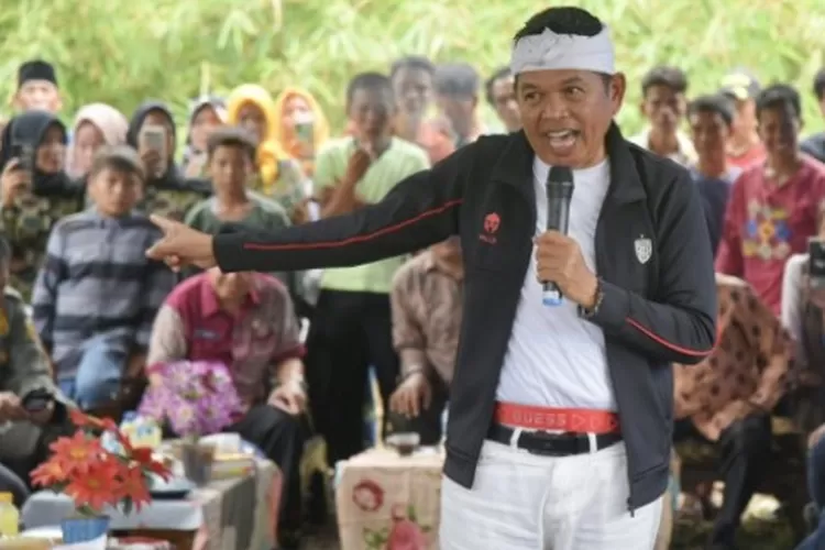 Wakil Ketua Komisi IV DPR RI Dedi Mulyadi saat mengunjungi Desa Kota Niur Kecamatan Semidang Lagan Kabupaten Bengkulu Tengah, Kamis (02/02/2023).