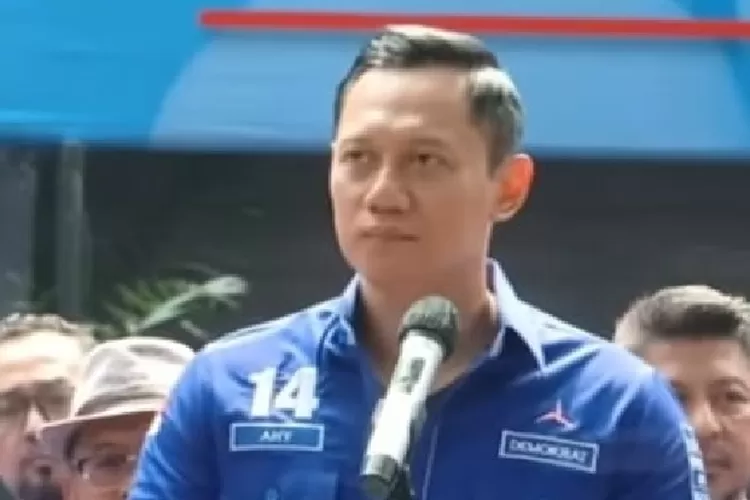 Ketua Umum Partai Demokrat Agus Harimurti Yudhoyono (AHY) saat melakukan temu pers usai MA resmi menolak PK Moeldoko. 