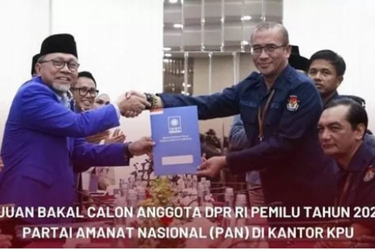 Penaftaran Bacaleg PAN di KPU. Banyak menteri Jokowi yang ikut nyaleg, dikhawatirkan akan mengurangi kinerja pemerintah.