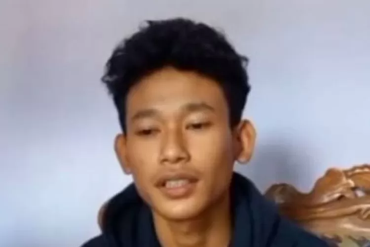 Tersangka Muhammad Agung Hidayatullah alias MAH dikenakan wajib lapor.  (ANTARA/Louis Rika)