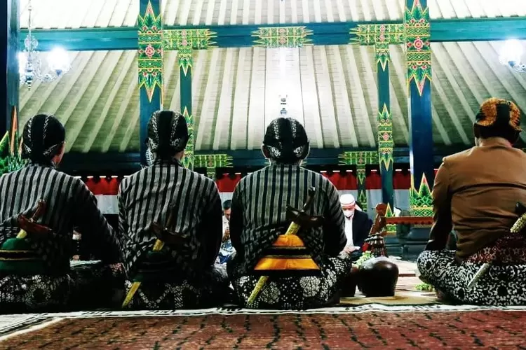 6 Ritual Dan Tirakat Sakral Pada Malam 1 Suro, Kearifan Lokal ...