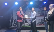 Warga Dusun Kompak Berswadaya, Kadus 02 Mukhlis Peroleh Penghargaan Parung Award Terbaik 