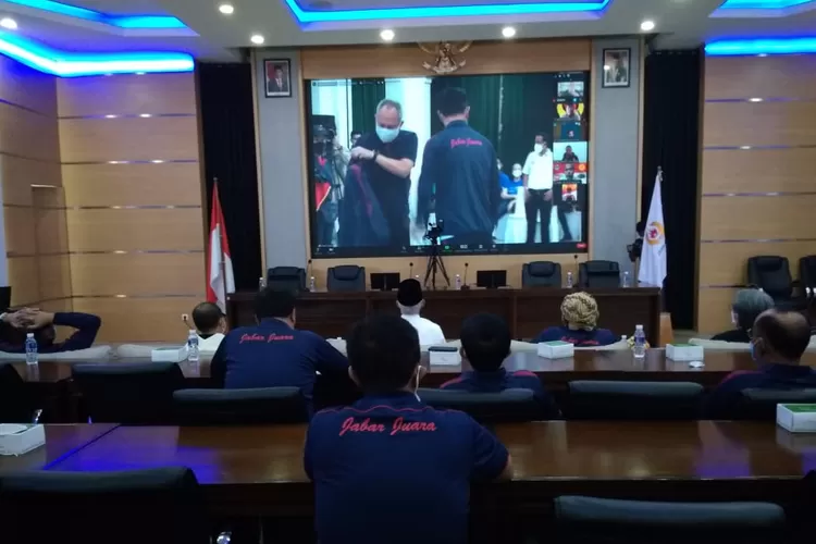 Suasana peringatan di Gedung KONI Jawa Barat 2021 secara virtual. (Rivan Risman/Gorajuara.com)
