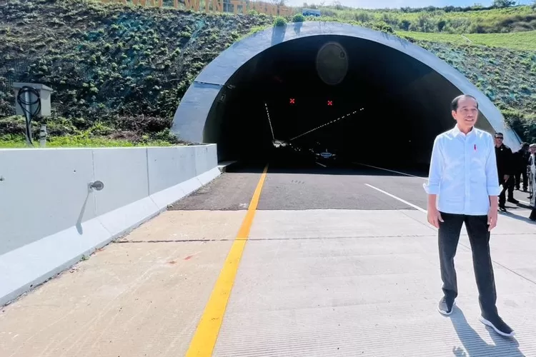 Kata Jokowi soal terowongan terpanjang Indonesia di Sumatera Barat, dibangun di jalan tol Padang Pekanbaru (Facebook Presiden Joko Widodo)