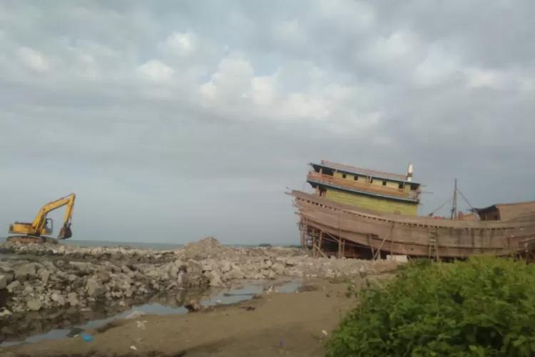 Lokasi tanah milik Haji Thalib yang terkena dampak proyek nasional pembangunan tanggul laut Slamaran Kota Pekalongan. (Foto: Muslihun kontributor Batang)