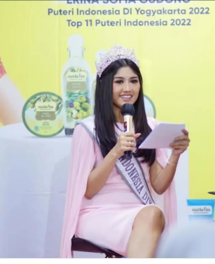 Erina menjadi narasumner dalam sebuah acara selepas menjadi Puteri Indonesia DI Yogyakarta 2022 dan 11 besar Puteri Indonesia 2022