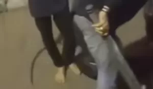 Diduga Hendak Tawuran, Warga Berhasil Amankan Remaja yang Bawa Senjata Tajam di Jatimakmur Bekasi