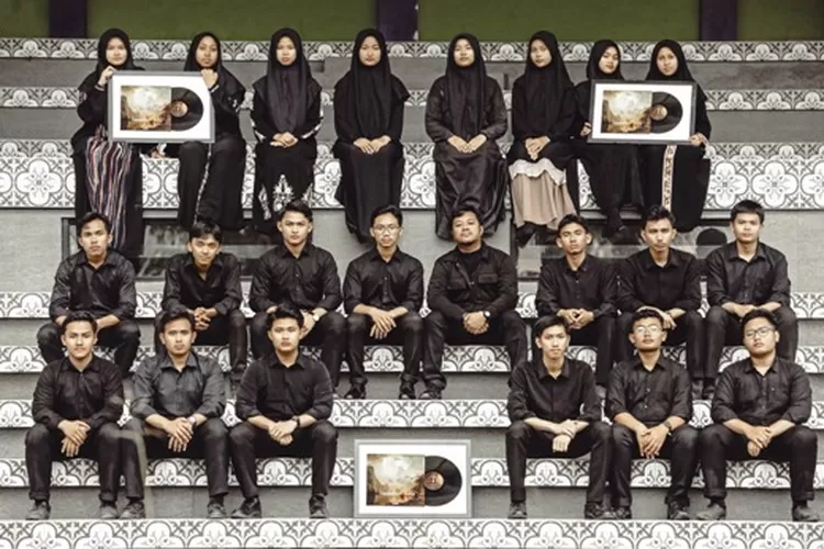 Ryoleta, Santri kelas akhir pondok pesantren Daar el-Qolam 3 kampus Dza &lsquo;Izza asal Tangerang berkolaborasi dengan Reiza Maulana, merilis album Muara Waktu
