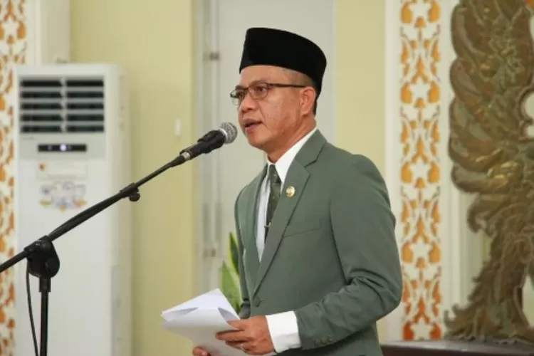 Bupati Bandung Dadang Supriatna saat melantik jajaran Direksi Perumda Tirta Raharja Kab Bandung, Rabu (10/5/23). (Foto: Prokopim)