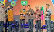 Bupati Morowali Utara Delis Raih UHC Award dari Wapres, Ini Kreteria Kepala Dearah Peduli Kesehatan Warganya 
