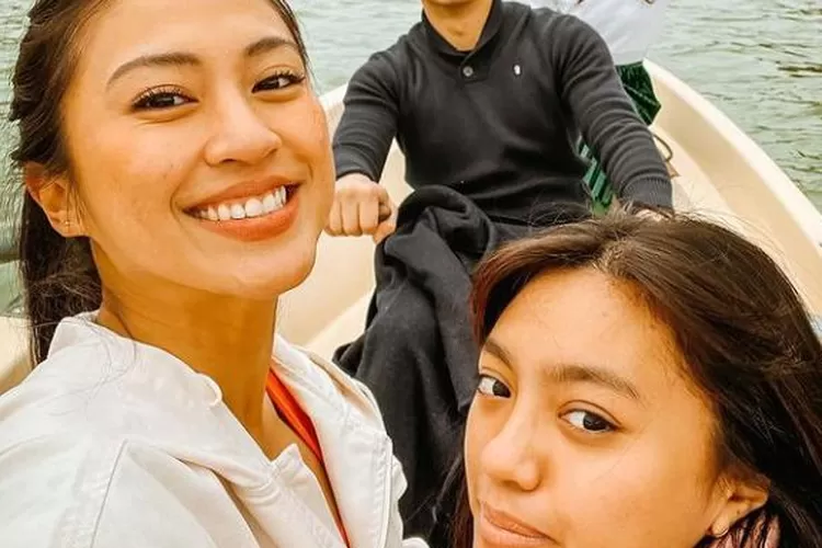 Potret kebersamaan Tyna Kanna, Alleia, Ariel Noah, dan Anya saat di Paris