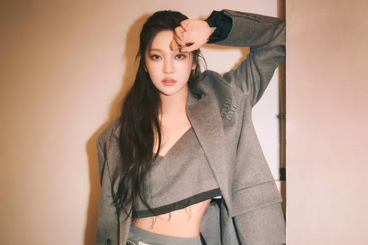 Ning Ning aespa hampir tidak bisa melihat dengan mata kanannya (VOUGE China)