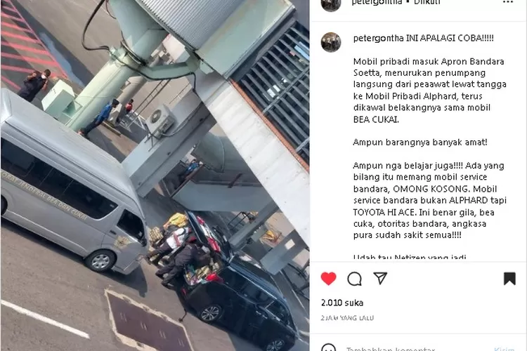 Tangkap layar unggahan Peter F Gontha di akun instagramnya tentang mobil mewah yang memasuki apron bandara dengan bagasi penuh barang diikuti mobil Direktorat jenderal Bea dan Cukai.