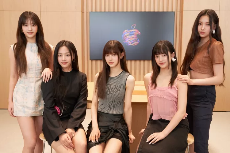 NewJeasn raih kemenagan pertama lagu 'Hype Boy' (Twitter @NewJeans_ADOR)