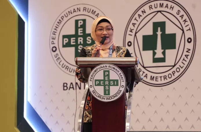 Direktur Utama Admedika Dian Prambini saat memberikan paparan pada acara Seminar Nasional PERSI XXI.