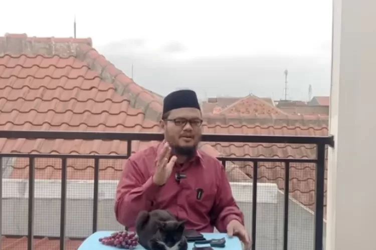 Guru Gembul ngeri dengan perilaku Dandy, anak pejabat pajak yang arogan dan membunuh anak orang, meskipun korbannya berhasil diselamatkan dan masih koma Dandy mengatakan saat membunuh korbannya, (Screenshot YouTube Guru Gembul )