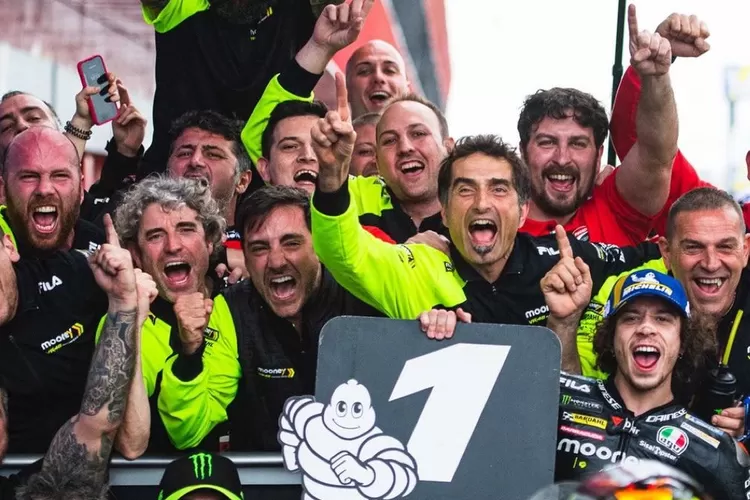 Tim Ducati merayakan kemenangan dalam balap MotoGP 2023 sesi kedua