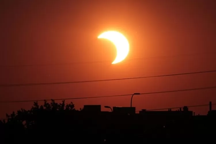 Dua cara aman abadikan gerhana matahari hibrida hari ini, salah satunya pakai saringan doang (NASA.gov)