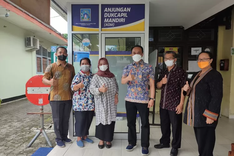 Foto arsip. Bupati Sleman Kustini Sri Purnomo bersama Dirjen Dukcapil Kemendagri Zudan Arif. (Dok. Humas Pemkab Sleman)