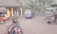 Gunung Semeru Erupsi, Warga Menyelamatkan Diri Pakai Motor, Truk Hingga Mobil Bak Terbuka
