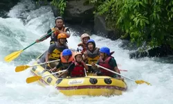 Wisata Rafting di Malang yang Menantang dan Menguji Adrenalin