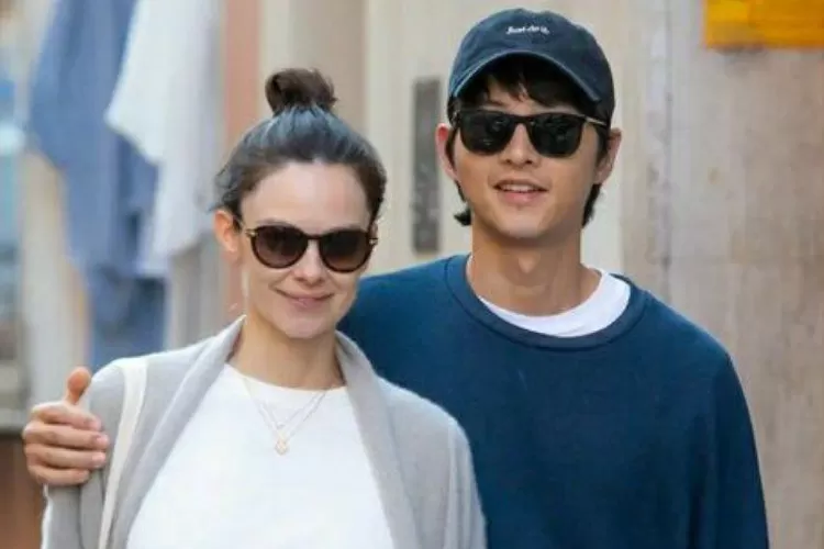 Song Joong Ki dan Katy Louise Saunders