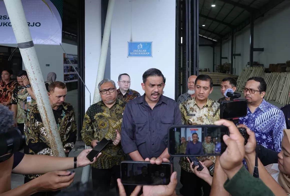 Menteri Usaha Mikro, Kecil, dan Menengah (UMKM) Maman Abdurrahman usai melepas ekspor produk furnitur rotan.