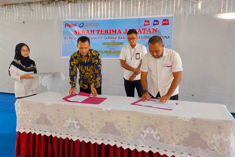 Serah Terima Kasub Cabang PT SBN Natuna, R. Surya Admojo dari Kupang Gantikan Mardhani