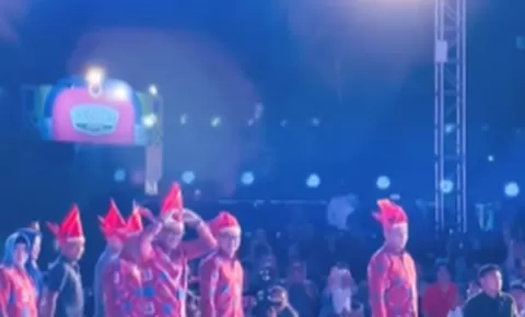 Pembukaan F8 Makassar Serba Merah, Menpakrekraf Sandiaga Uno Sentil Danny Pomanto