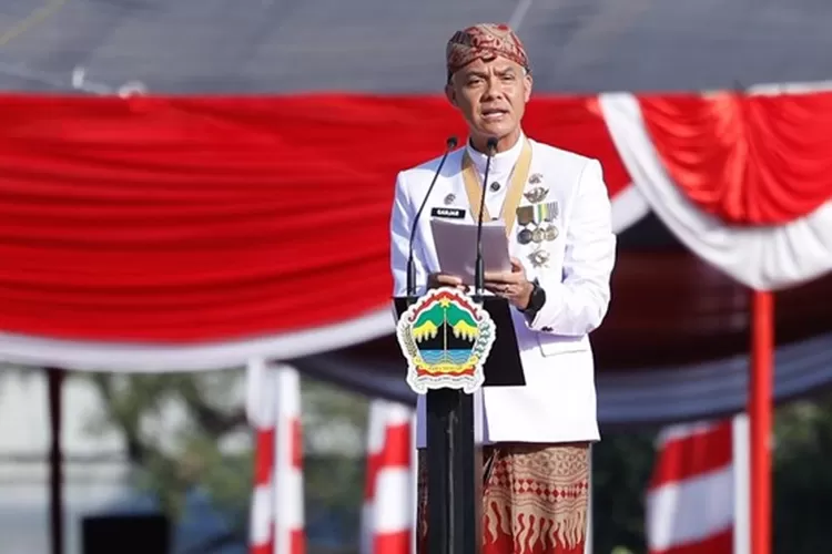 Gubernur Jateng Ganjar Pranowo saat memimpin upacara Agustus 2023 sekaligus yang terakhri sebagai Gubernur.  (Humas Jateng)