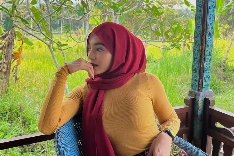 Viral Potret Oklin Fia Sebelum Berhijab Ternyata Sudah Ahli Pose Menggoda Sejak Dulu Netizen