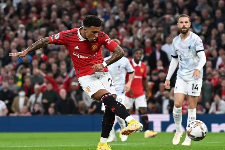 Pemain Manchester United Jadon Sancho saat timnya menghadapi Liverpool dalam lanjutan kompetisi Liga Premier Inggris di Old Trafford, Selasa (23/8/2022) dini hari tadi. (twitter @premierleague)