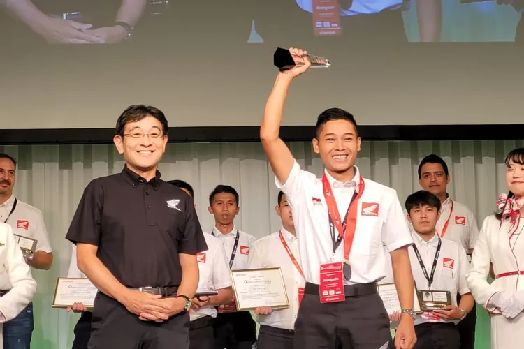 eknisi sepeda motor Honda sabet gelar sebagai teknisi terbaik dunia dalam Honda Global Technician Contest Motorcycle di Jepang.