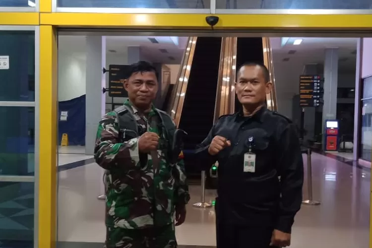 KEAMANAN : Patroli rutin anggota Komando Rayon Militer (Koramil) 06/ Cimanggis di wilayahnya.&nbsp; (ANDIKA EKA/RADAR DEPOK)