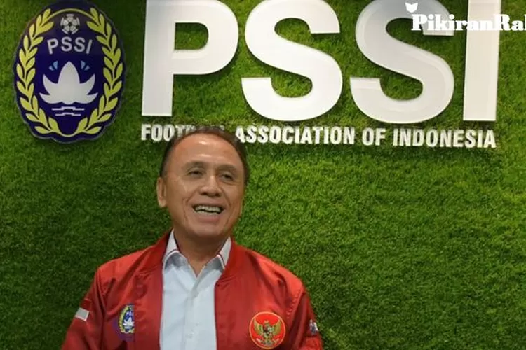Ketua PSSI Iwan Bule kena sentil hacker Bjorka. (Pikiran-Rakyat.com/Wina Setyawatie)