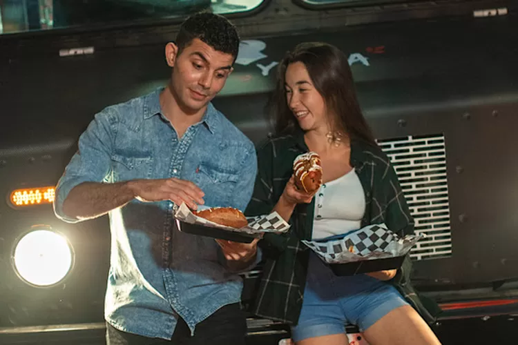 Ilustrasi tanda yang menunjukkan ikatan hati saling menyayangi (Pexels/RODNAE Productions)