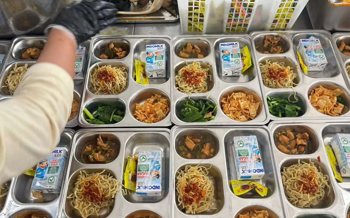 Ratusan siswa di SMAN 1 Yogyakarta diduga keracunan menu MBG