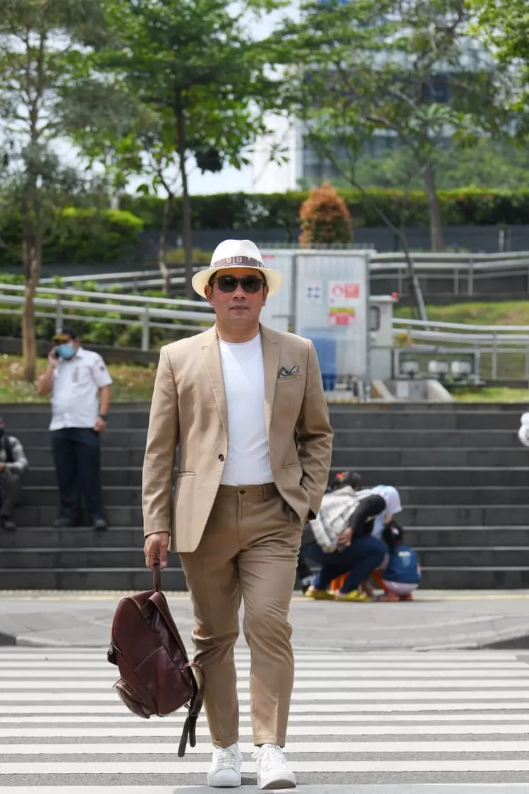 Ridwan Kamil Bareng Driver Ojol Fashion Show di Kawasan SCBD