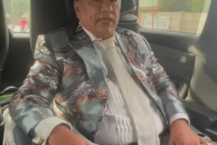 Pengacara kondang Hotman Paris Hutapea. Hotman mengaku dihubungi Venna Melinda yang menjadi korban KDRT sang suami, Ferry Irawan. (Akun Instagram)