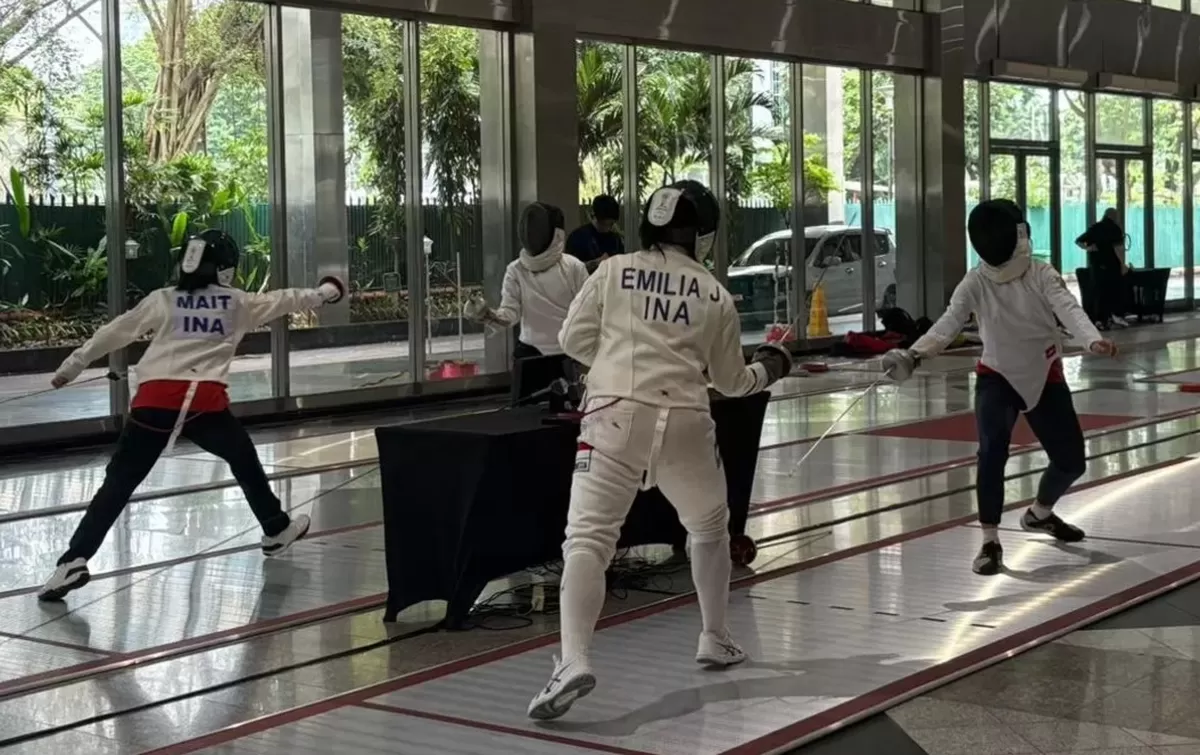 Fencer muda Indonesia berlatih di Jakarta Convention Center, Jakarta untuk persiapan tampil di Kejuaraan Anggar Kadet dan Junior Asia 2026, 20-27 Februari mendatang. (ISTIMEWA)