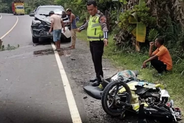 Kondisi kendaraan korban usai ditabrak mobil dinas Sjafril Simamora Wakil Ketua DPRD Tanjung Jabung Barat. (tangkap layar Instagram @net2netnews)