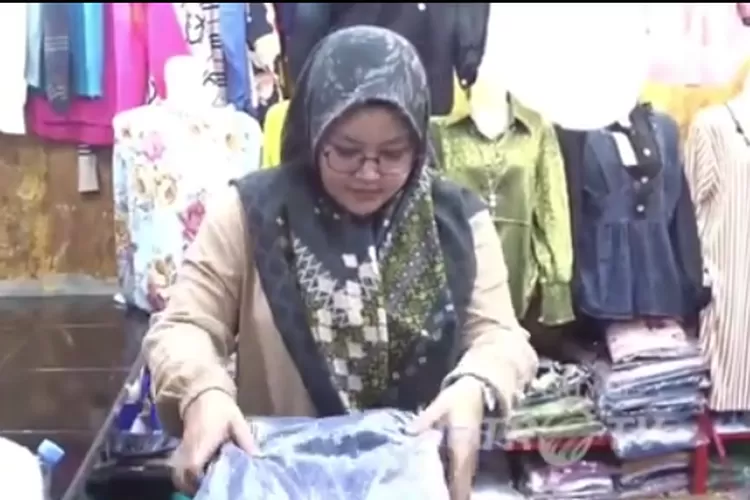 Pedagang pasar Andir Bandung kebingungan tidak ada pembeli (Tangkap layar Youtube Metro TV)