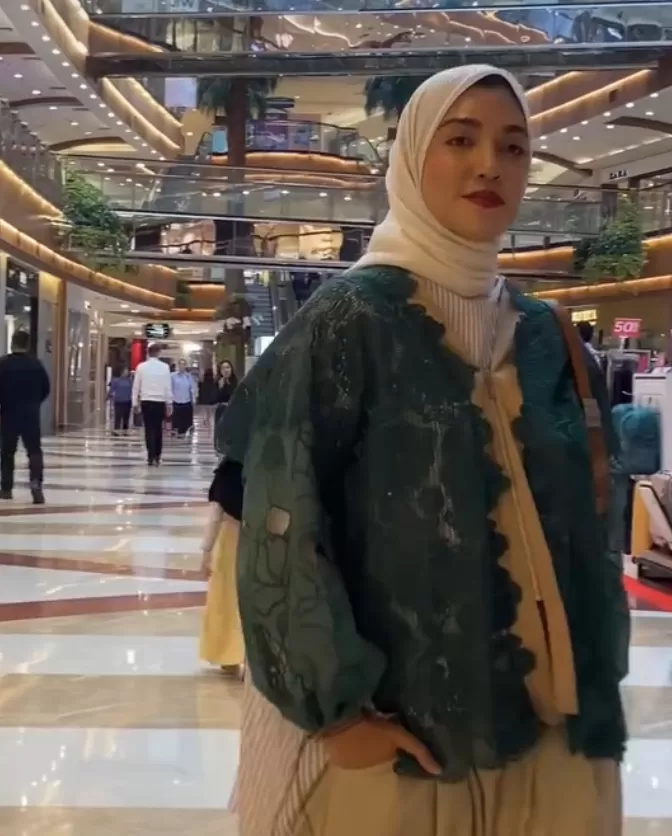 Atya Sardadi, Istri Kerry Adrianto Riza, (Instagram/@artkeastripes) 