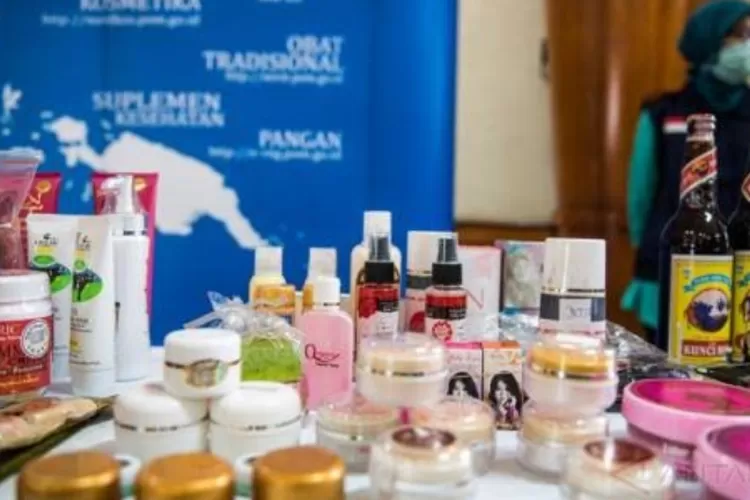 BPOM Rilis 13 Kosmetik Ilegal Mengandung Merkuri, Biang Kanker Kulit dan Pemicu Wajah Cepat Tua. || Foto: Istimewa  (Yohanes Marto)