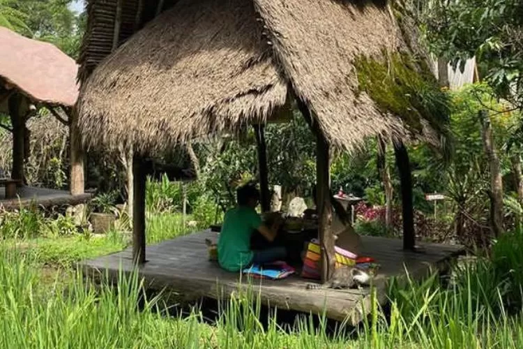 Sapu Lidi, salah satu rekomendasi resto Sunda di Bandung. (instagram.com/@sapulidisawah)